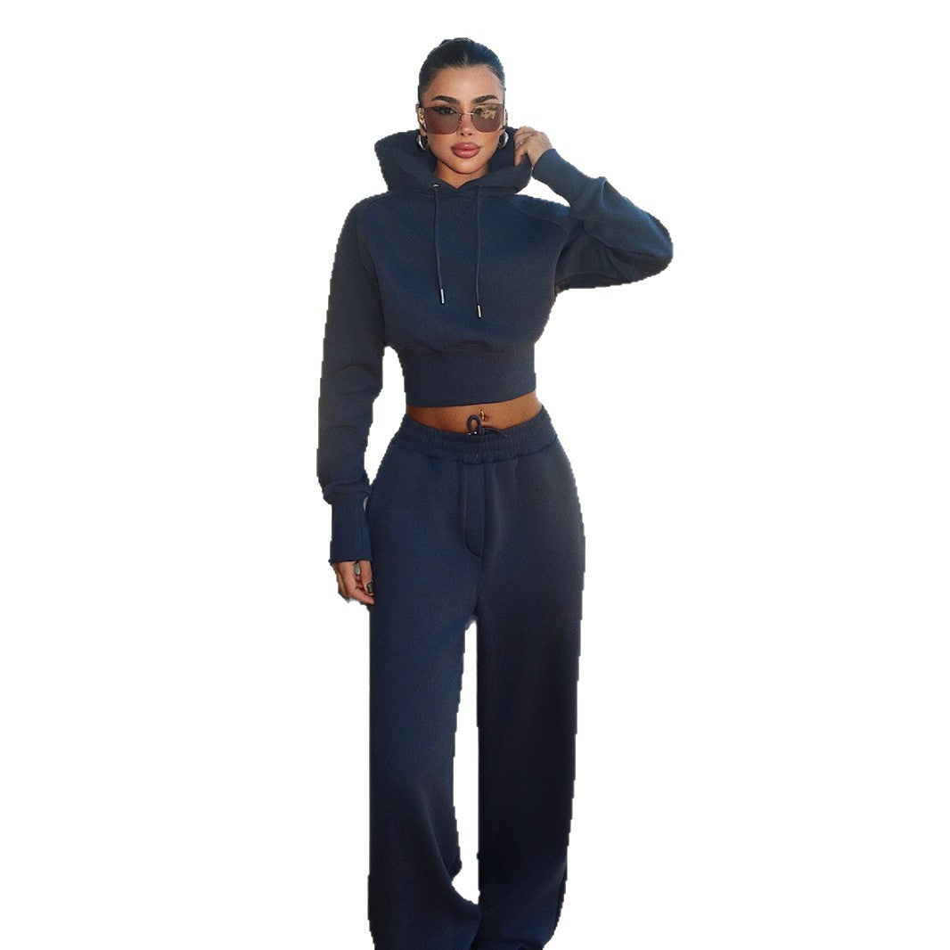 Dame cropped hoodie og løse joggebukser i afslappet design Skovae