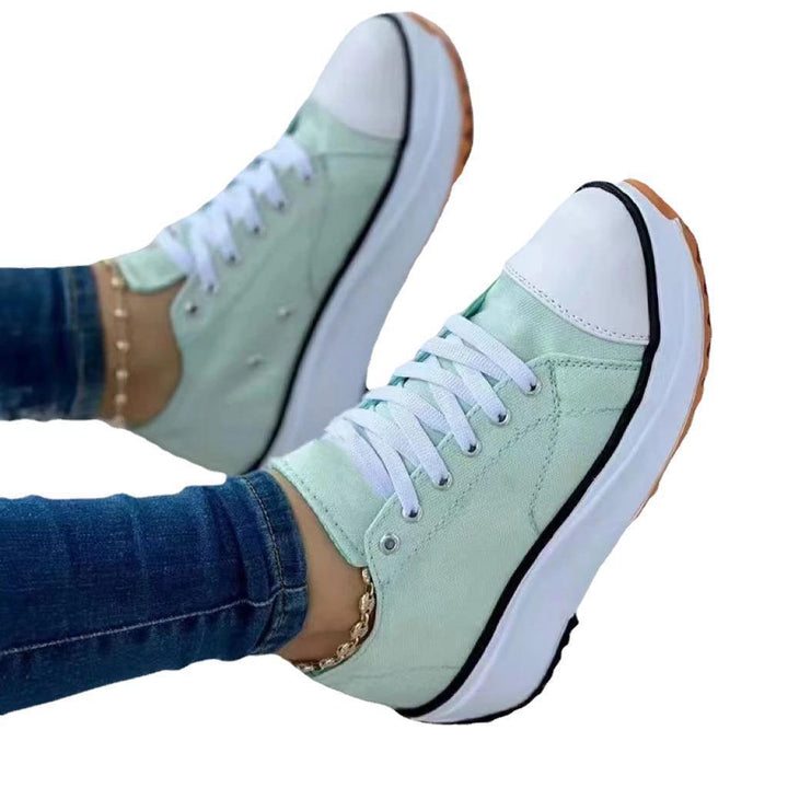 Dame Sporty Sneakers med moderigtigt overmateriale og skridsikker sål Stilla