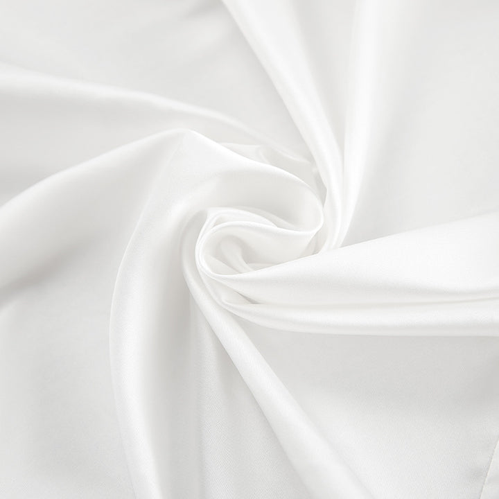 Dame Satin-morgenkåbe med elegante pufærmer og taljerbart bælte Stilla
