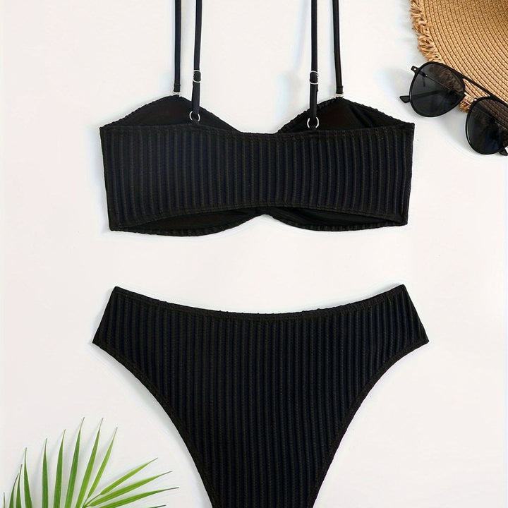 Dame bikini sæt med elegant ruffles-detalje og moderigtige kædeaccentuer Skovae