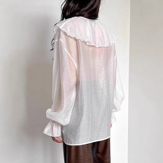 Damebluse med voluminøse flæser og bindedetalje Stilla