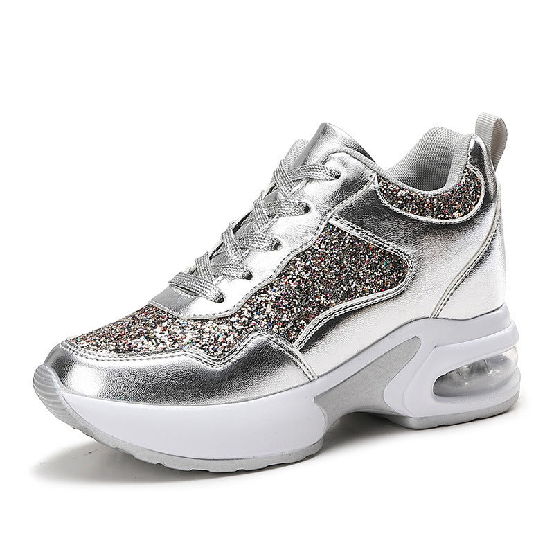 Dame nan modische Plateau-Sneaker med glimmerdetaljer og synlig luftpude Skovae