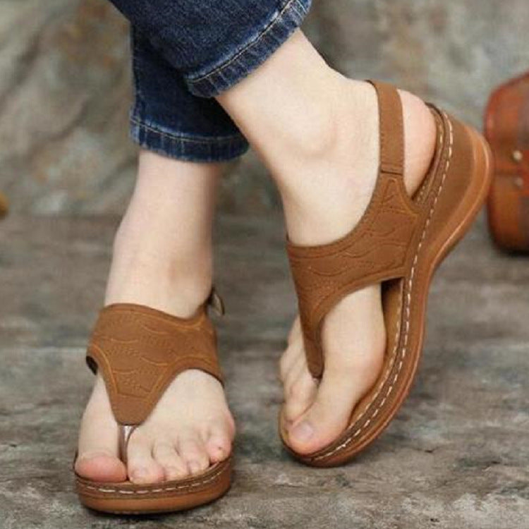 Dame nan Tåring-sandal med viskoelastisk komfortfodseng, justerbar hælrem og håndsyet kantdetalje Skovae