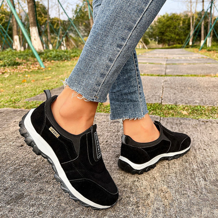 Dame komfortable outdoor sneakers med skridsikker sål og elastisk indgang Stilla