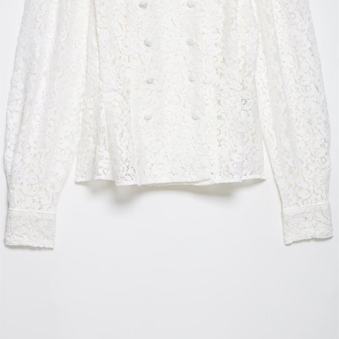 Dame spidsbluse med dekorative knapper og elegant pasform Skovae