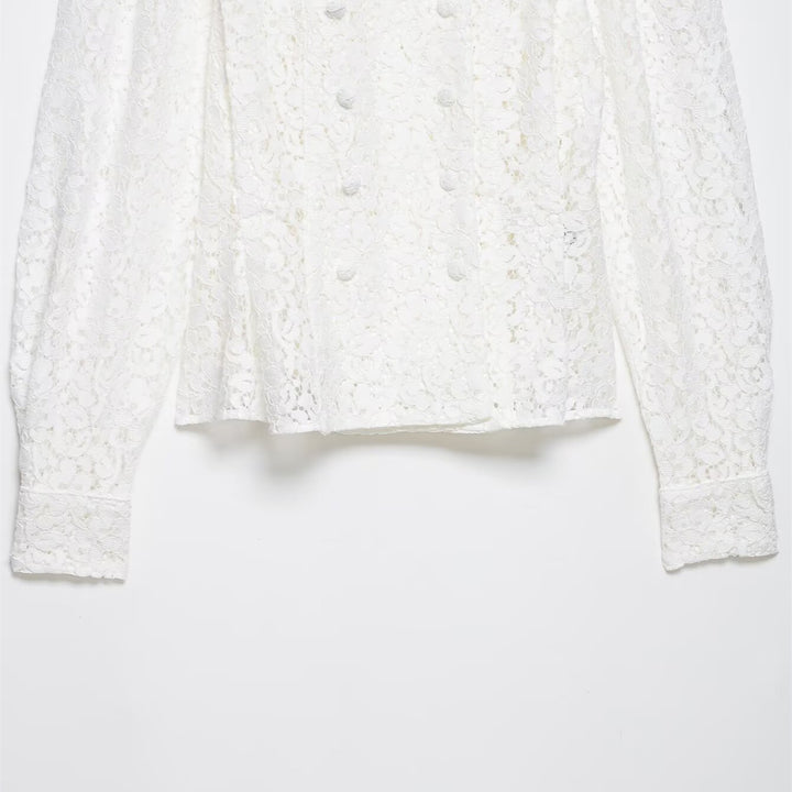 Dame spidsbluse med dekorative knapper og elegant pasform Skovae