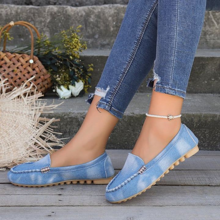 Dame mokkasiner med mod design i denim og dekorative kædeaccentuer Stilla