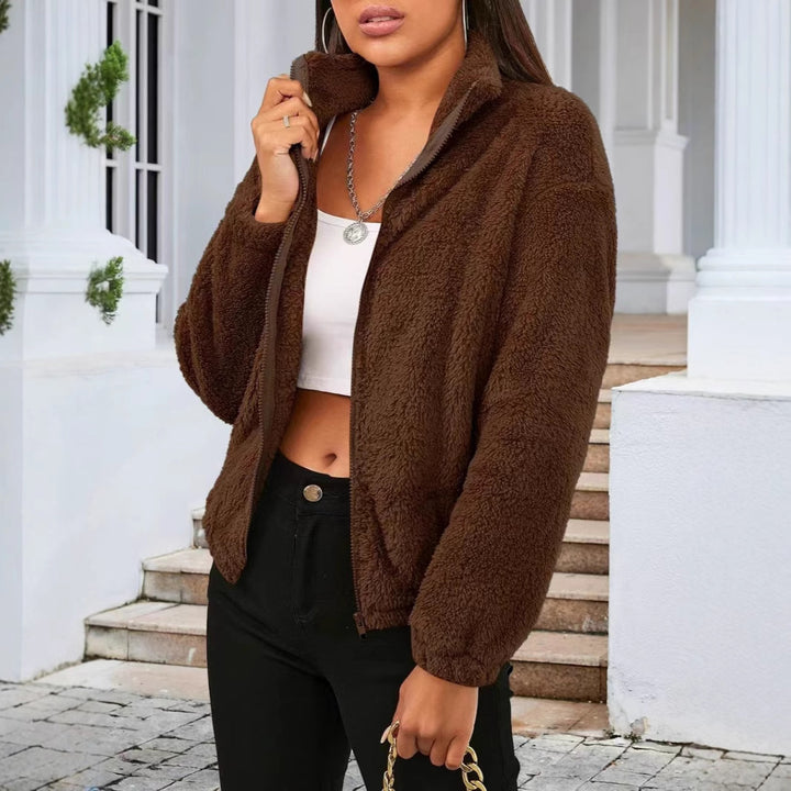 Dame Teddyjakke i afslappet oversized stil med høj krave og lynlås Stiila