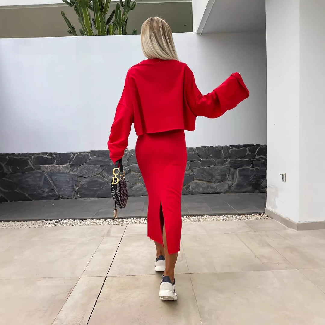Kvinders cropped sæt bestående af bluse med lange ermer og tætsiddende maxi nederdel Skovae