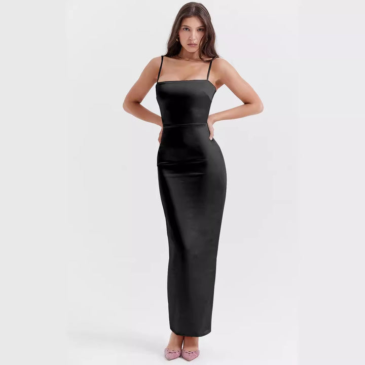 Dame Satin Maxikjole med off-shoulder design og figursyet snit Stilla