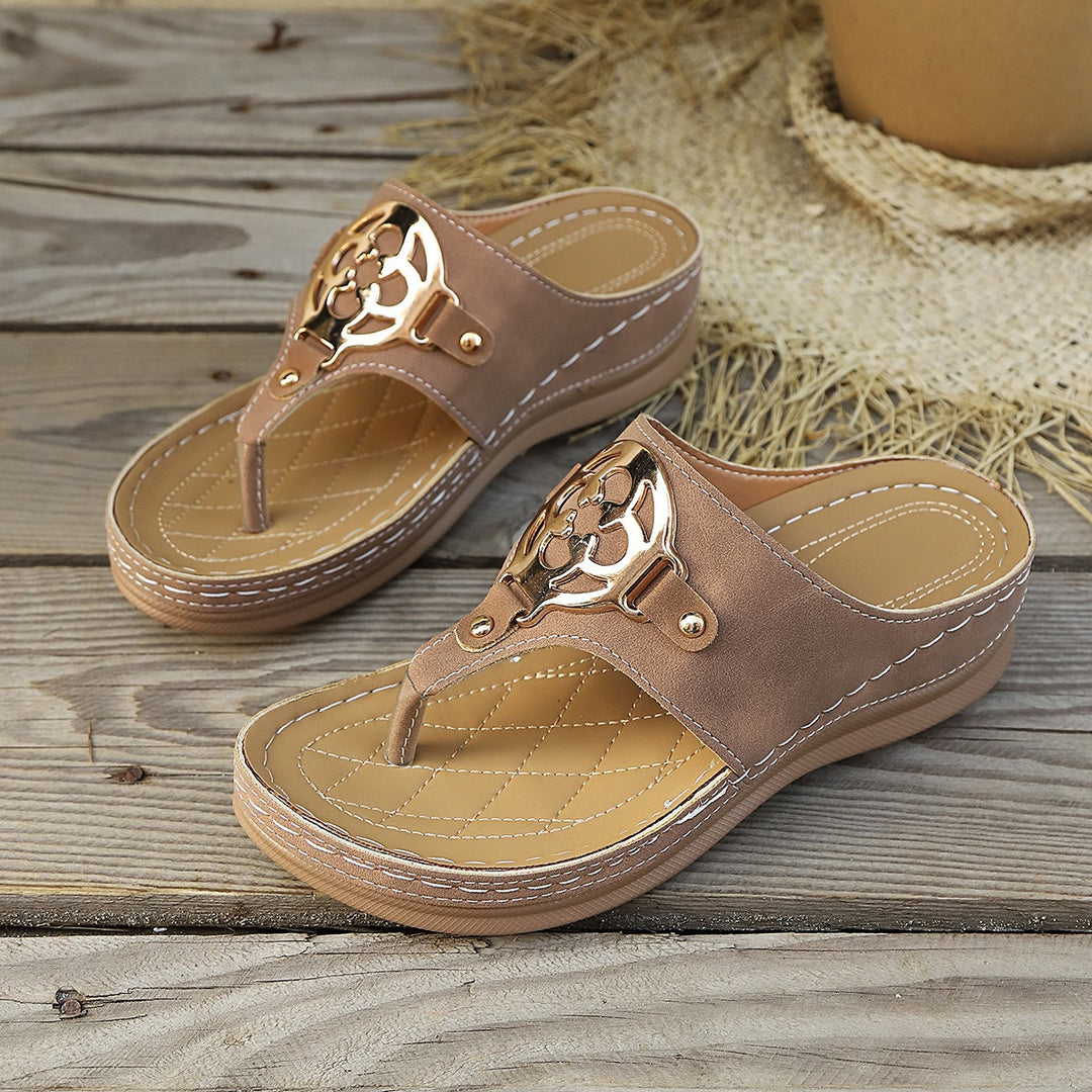 Dame mode T-bar sandaletter med elegante dekorationer Stilla