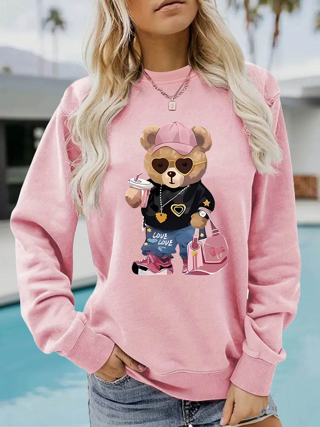 Kvinders sweatshirt med unikt tegneserie-bjørn design og trendy tekst Stilla
