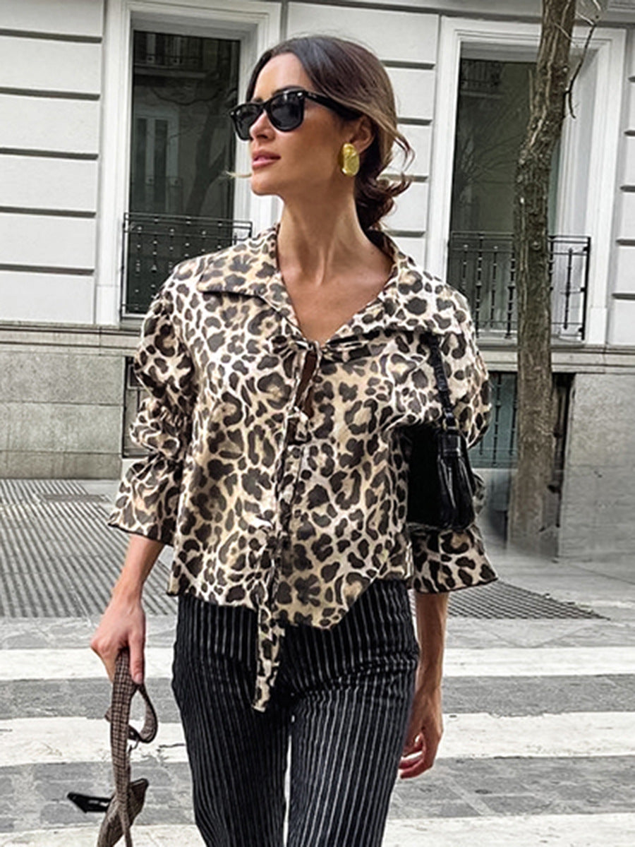 Dame Animal-Print Bluse med voluminøse ærmer og dekorativ knaplukning Stilla
