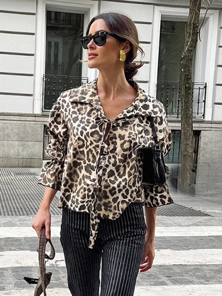 Dame Animal-Print Bluse med voluminøse ærmer og dekorativ knaplukning Stilla