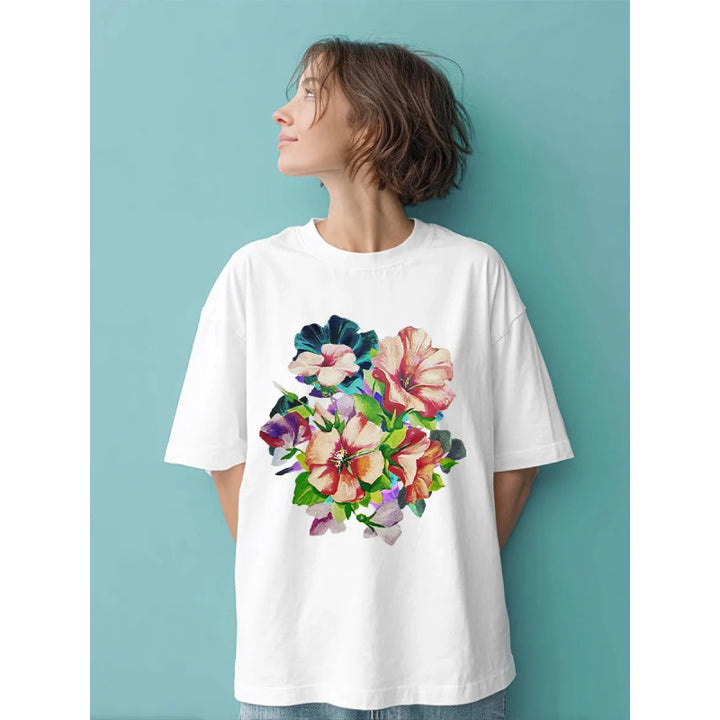 Dame T-shirt med livligt floraldesign og oversized snit Stilla