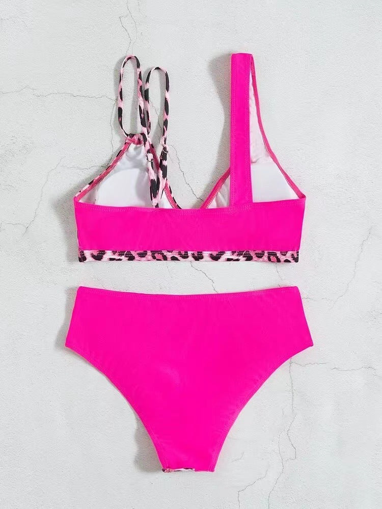 Dame bikini sæt med spændende leopardmønster og trendy farveblok Stilla