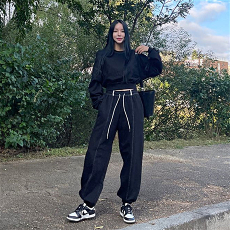 Kvindernes sporty loungewear sæt med afslappet hoodie og komfortable bukser Stilla