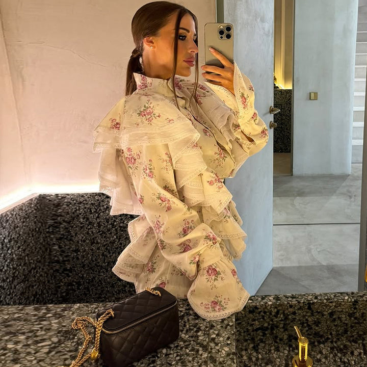 Dame Russebluse med blomsterdesign og elegant ståkrave Stilla