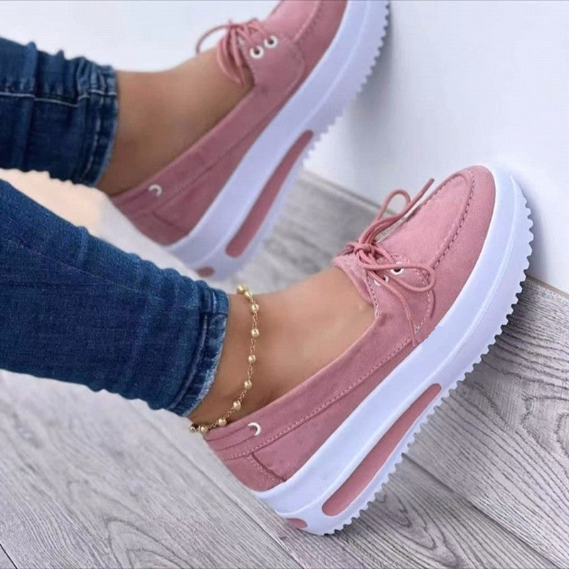 Dame sporty Slip-On sneakers med moderigtige plateau og elastiske remme Stilla
