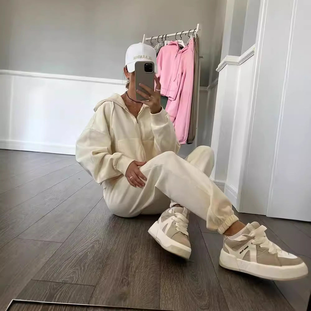Dames sporty hoodie sæt med høj talje og praktiske lommer Skovae