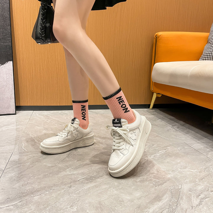 Dame Sneakers med modigt design og behagelig, støddæmpende sål Stilla