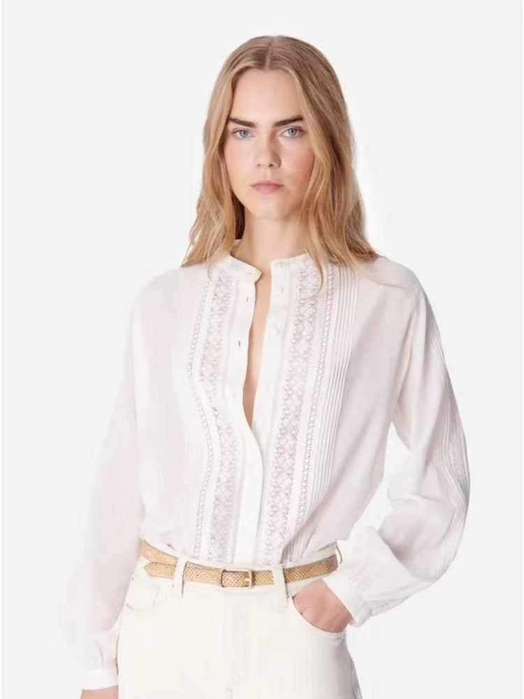 Damebluse med fine broderier og dekorative knapdetaljer Stilla