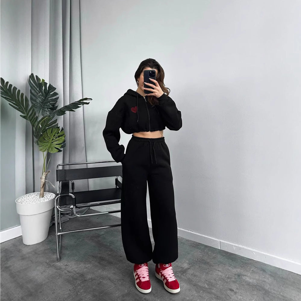 Kvinders sporty crop hoodie med løs pasform og komfortable joggers Skovae
