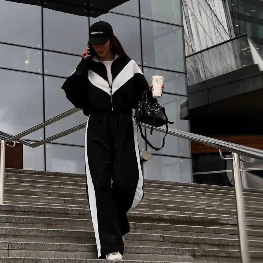 Kvinders sporty fleece sæt med høj krave og sidelister Skovae