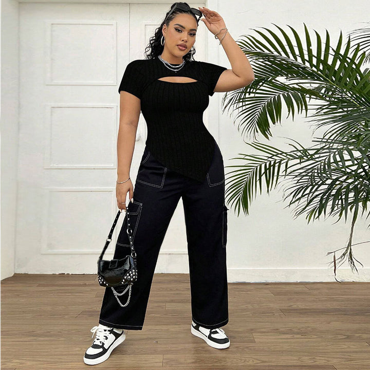 Dame figursyet top med moderne cut-out og ribstruktur Stilla