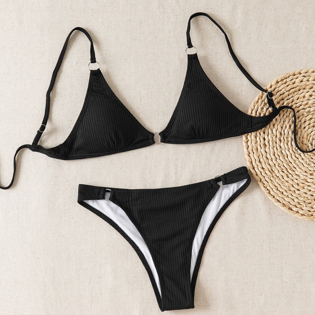 Dame triangel-bikini med fint rib-design og justerbare stropper Skovae