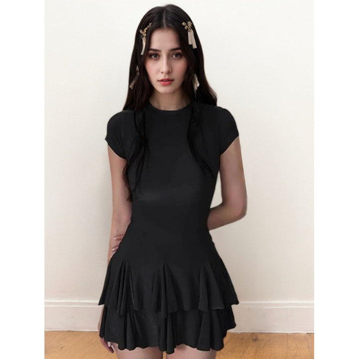 Damen Freizeitkleid mit fließendem Rock und raffinierten Rüschen Skovae