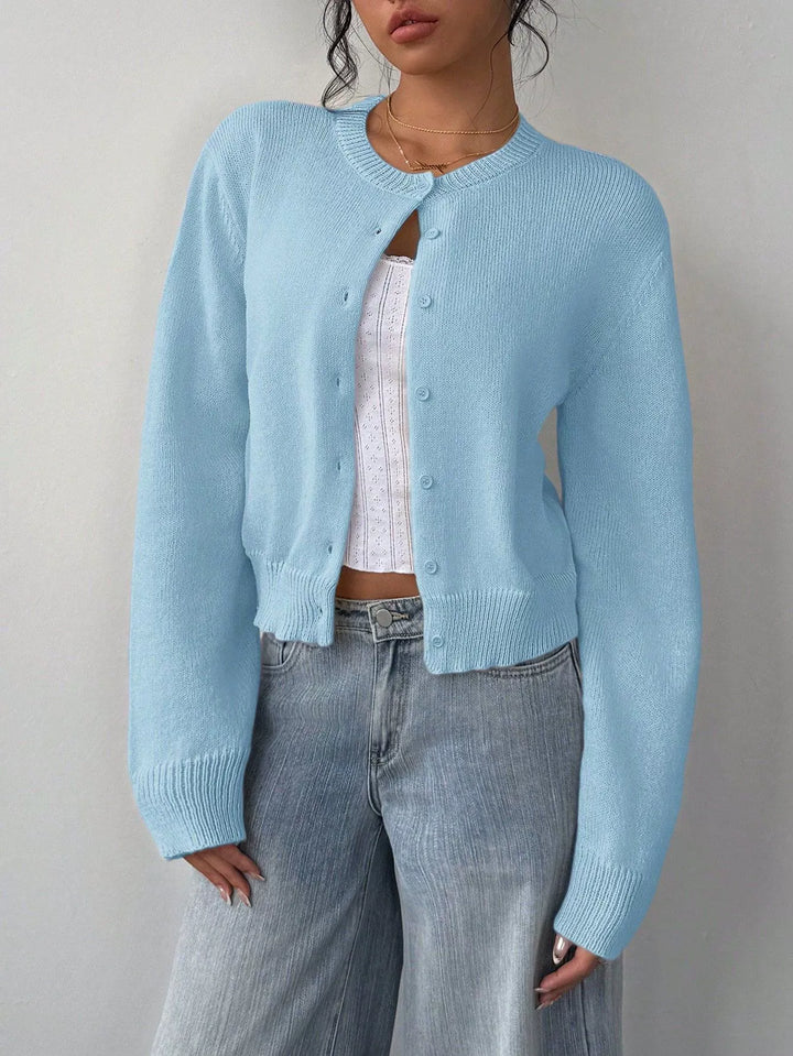 Stilla | Strikjakke Pullover Blød Strikstof Cropped Fit Knap Front Ribkant