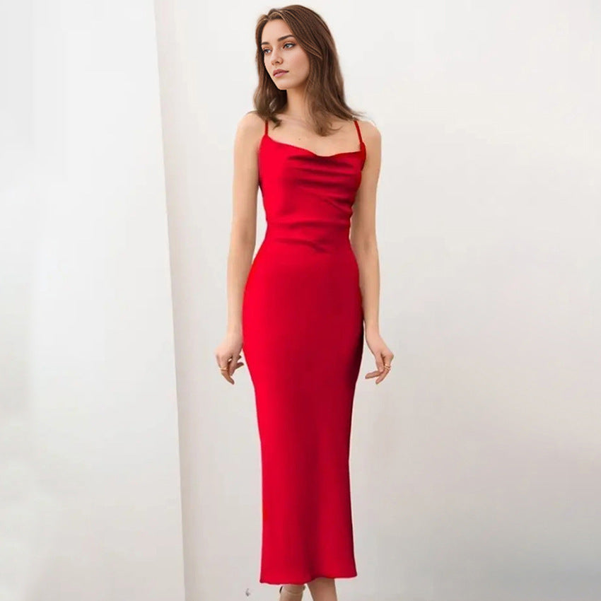 Dame Satin-midi-kjole med elegant snit og justerbare stropper Stilla