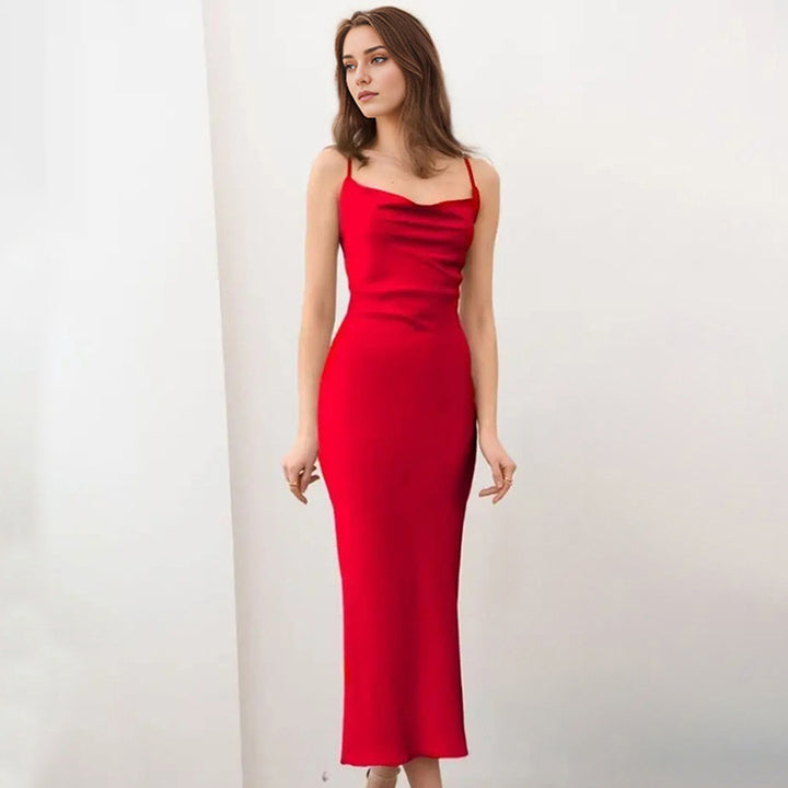 Dame Satin-midi-kjole med elegant snit og justerbare stropper Stilla