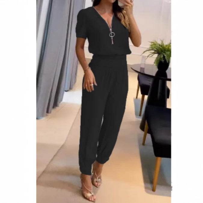 Dame jumper-sæt med stilfuld V-udskæring og elegant detalje Stilla