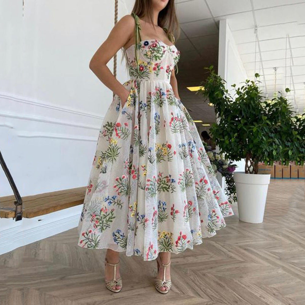 Dame sommermaxikjole med blomsterbroderier og praktiske lommer Stilla