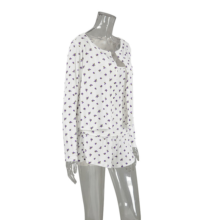Dame fritids-pyjamasæt med blomsterprint og fine flæse detaljer Stilla