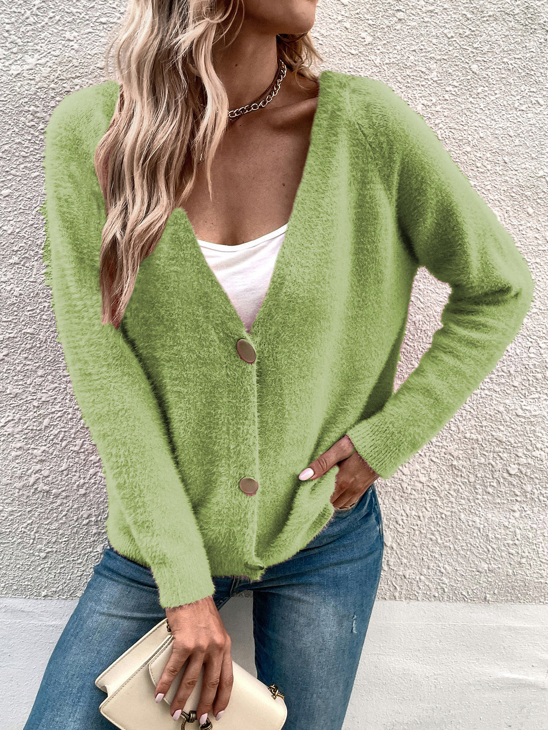 Kvinders bløde strik cardigan med elegant V-hals og store knapdetaljer Stilla