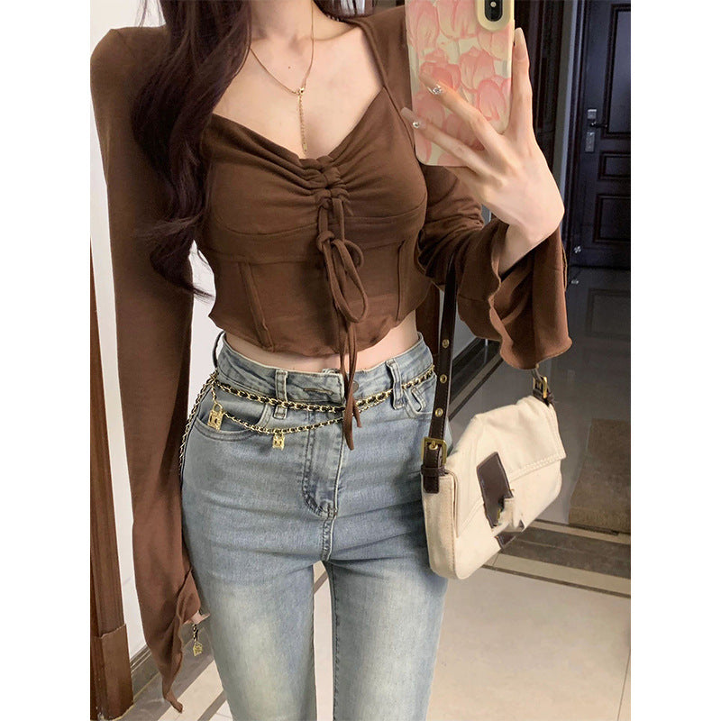 Kvindernes cropped top med raffineret knude og bred ærme Skovae