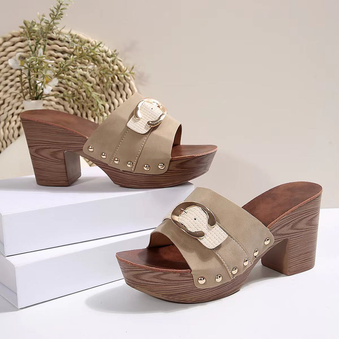 Dame Wedge-sandaler med moderigtige spænde-detalje og stilfuldt trædesign Stilla