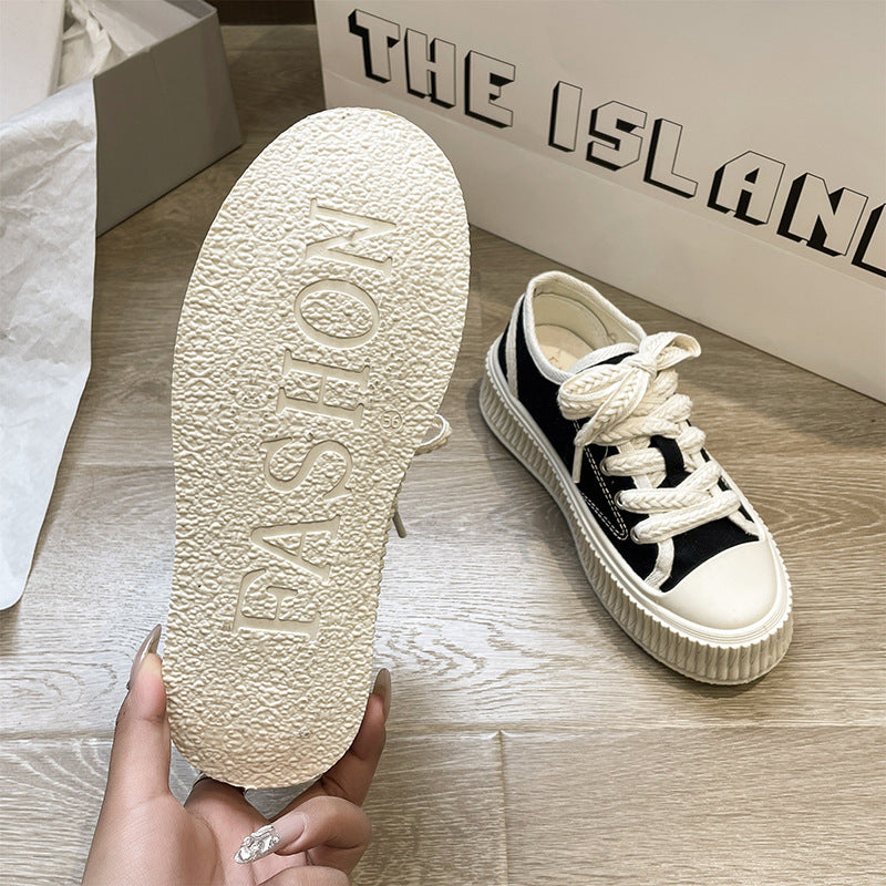 Dame Sneakers i en afslappet-modern stil med tyk platformssål og åndbar overfladestruktur Stilla