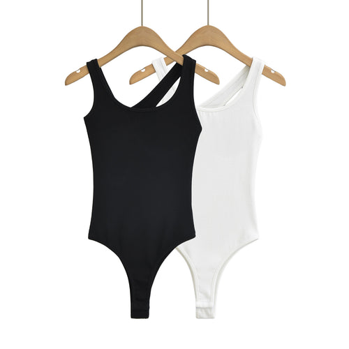 Dame Sporty bodysuit med asymmetrisk strop-design og høj kvalitets strækmateriale Stilla