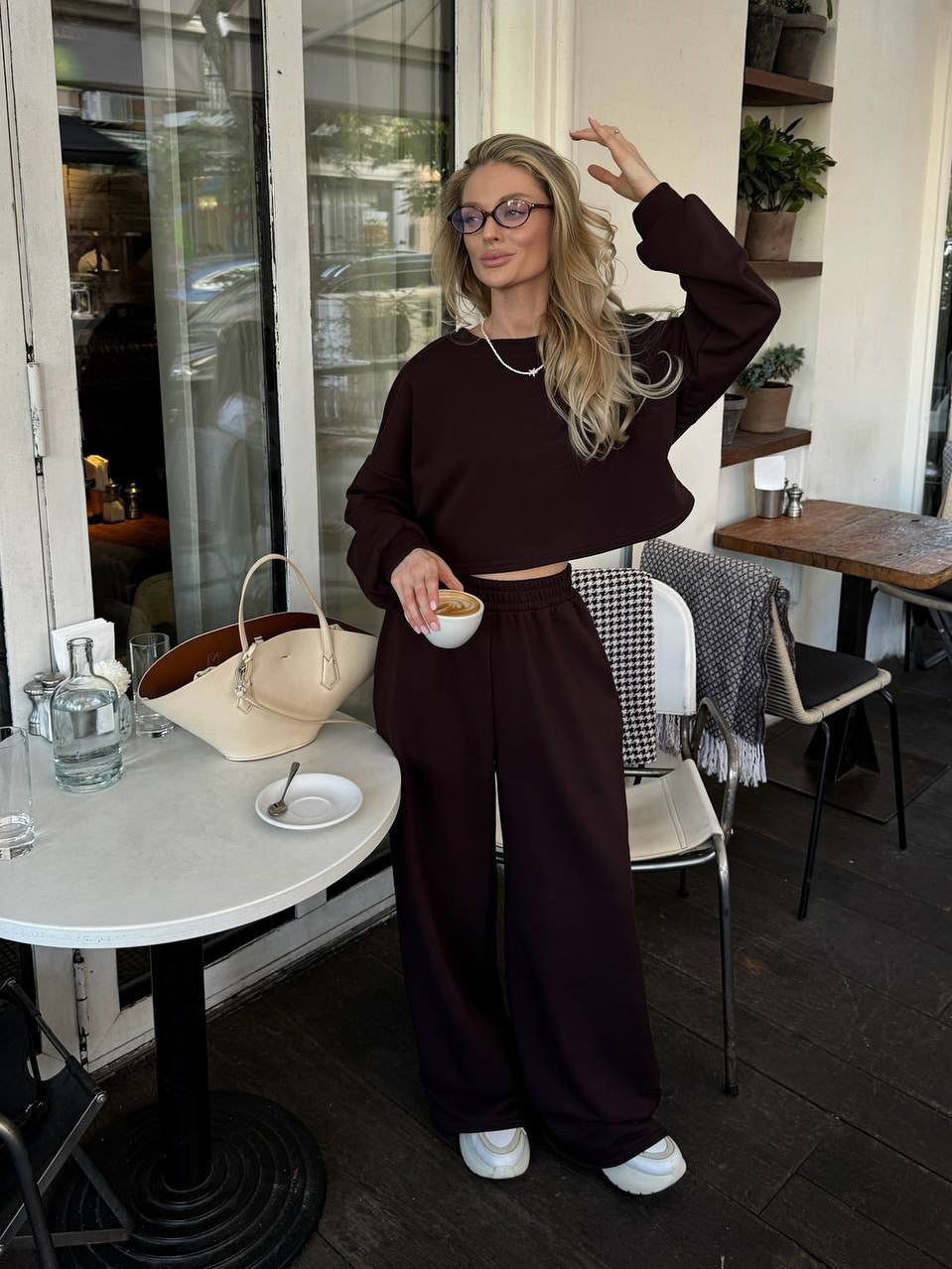 Kvinder casual to-delt sæt med løs top og komfortable palazzo bukser Skovae
