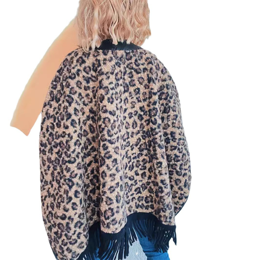 Damer fashionable poncho med frynser og dyreprint Stilla