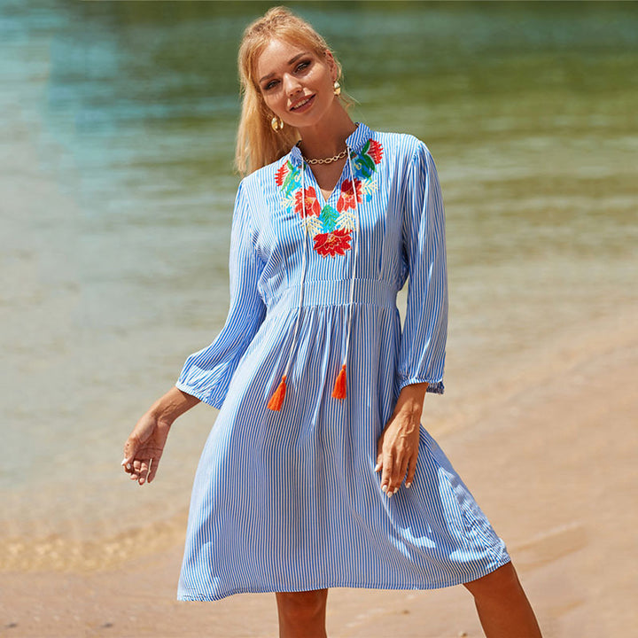 Dame sommeragtig bomulds kjole med farverigt broderidesign Stilla