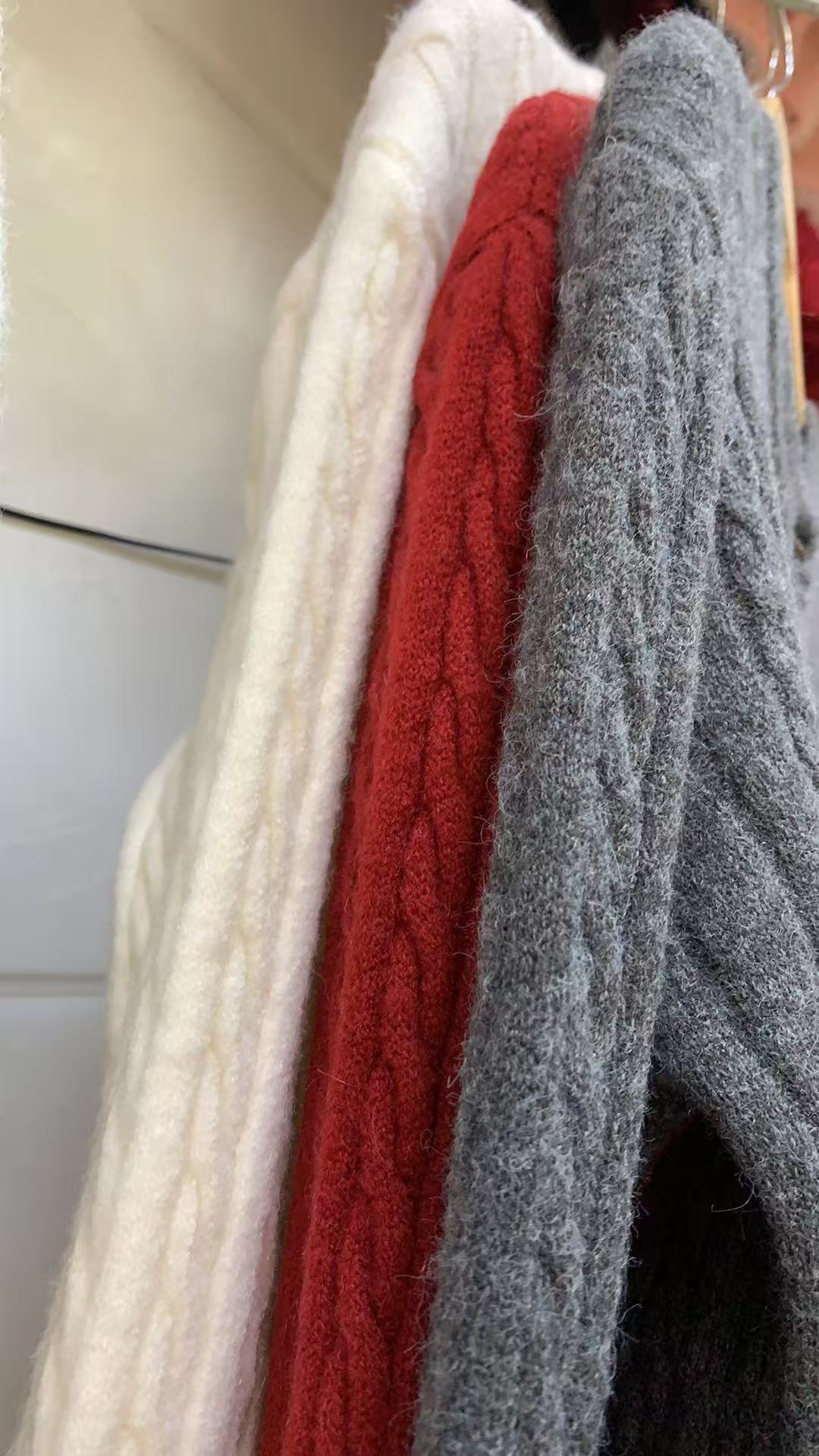 Kvinders cardigan med kabelmønster Stilla