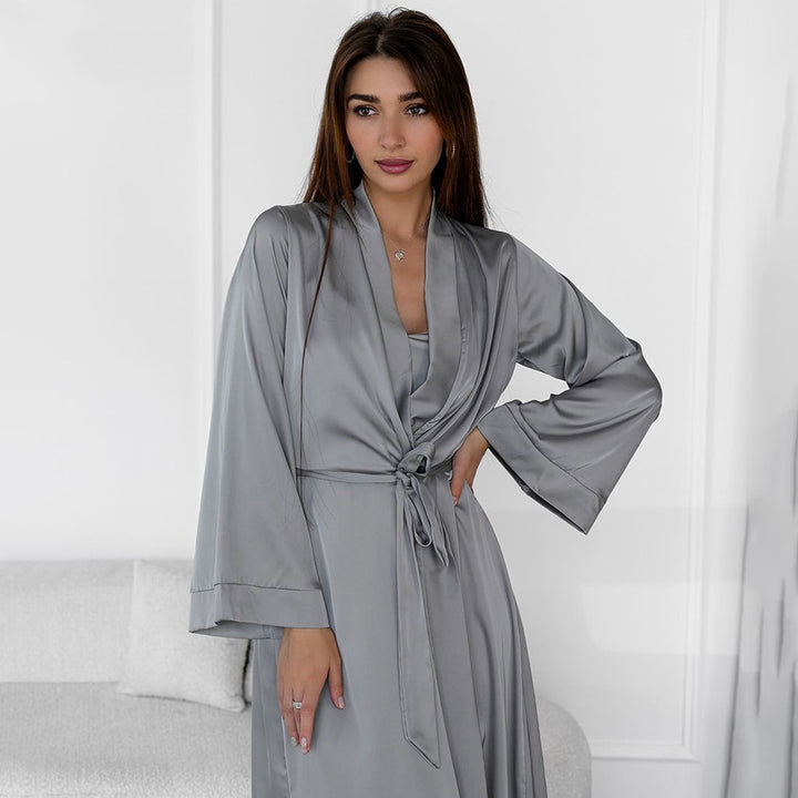 Dame luksuriøs satin morgenkåbe med elegante detaljer Stilla