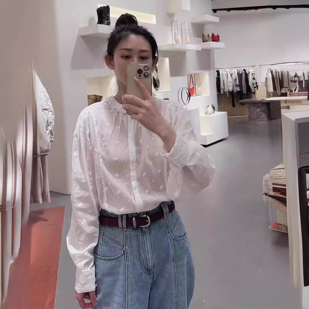Damebluse med romantisk flæsedetalje Stilla