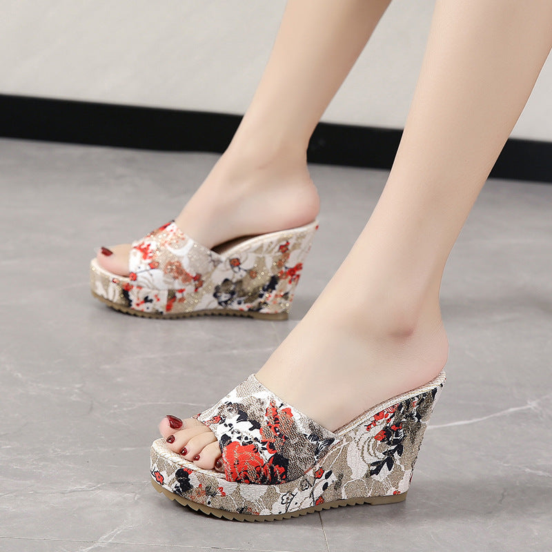 Dame platform-sandaler med blomsterdesign og behageligt fodseng Stilla