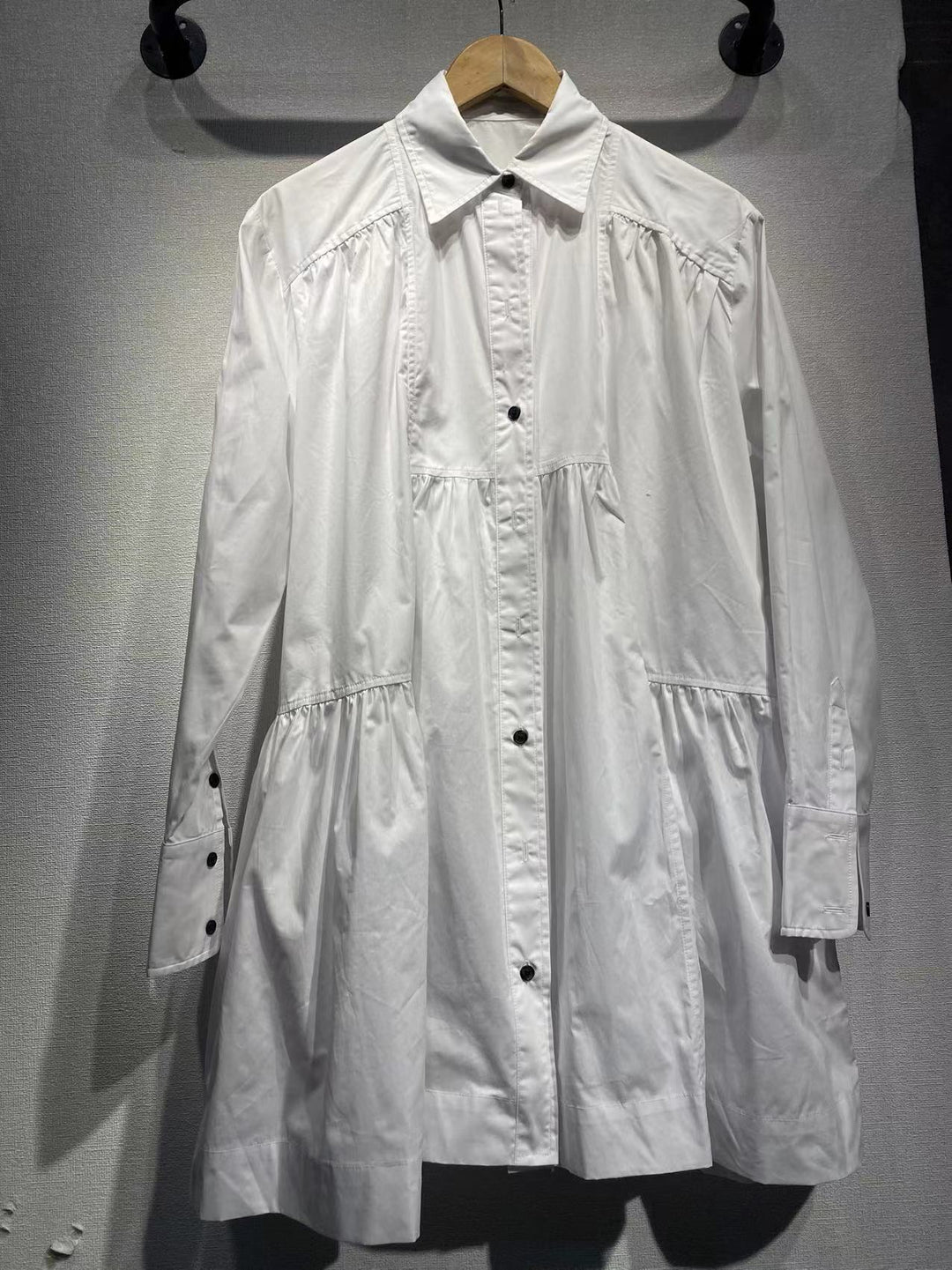 Dame Oversized Skjortekjole med frisk skæring og elegante knapdetaljer Stilla